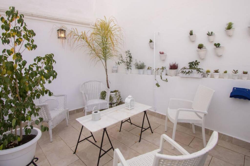 Castilla Triana Courtyard By Valcambre Севилья Экстерьер фото